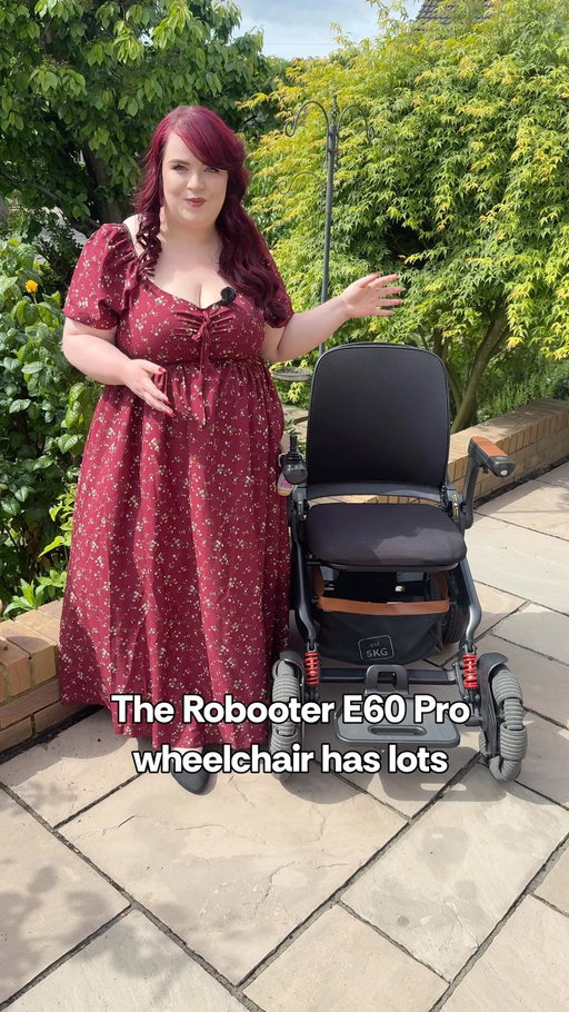 Adpr - The @robooterofficial E60 Pro features ✨

- Omnidirectional wheels
- folding with ease 
- optional adjustable foot plate
- dual suspension 
- touch sensitive light 
- usb charging ports 
- adjustable backrest and arm rests
- optional heated and cooling seat 
- 5 gears 
- cruise control
- advanced mode (it’s speedy)

Uk based and want to try one? Contact @proactivemobility 

Any questions? Let me know below? ⬇️ 

#robooter #robooter60pro #ambulatorywheelchairuser #wheelchairuser #accessibletravel