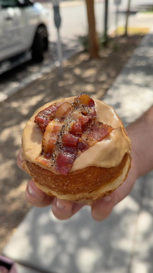 Trying doughnuts and more from Creampuff Doughnuts in Phoenix @creampuffdonut