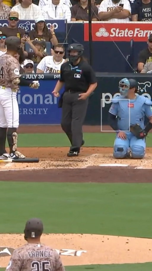 Padres and Blue Jays were both upset with umpire Jen Pawol. First she ejected Padres hitting coach Steven Souza Jr. after ruling that Sung-Mun Song didn't challenge in time, then Kevin Gausman and John Schneider were mad after she called a balk to force in a run

#mlb #baseball #sports #umpire #ejection