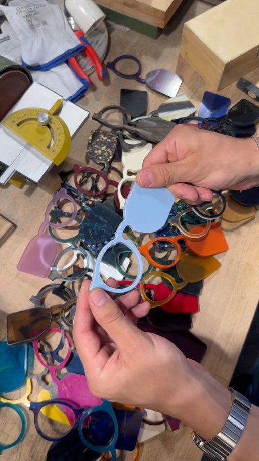 The art of acetate. 
Which color would you choose?

📍Via San Gallo 130/134R, Firenze
📍Piazza Santa Maria Soprarno 1/R, Firenze
📍Via Candia 10, Roma