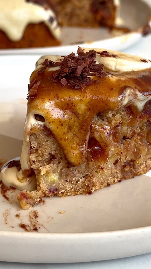 Banoffee & Sticky Date Pudding Cake 

A combination I can’t (and won’t) get out of my head. A healthier date and banana cake topped with an almond caramel and cashew protein cream. 

Comment “CAKE” and I’ll DM you the full recipe, or visit my website link in bio. 

#veganrecipes #healthyrecipes #banoffee #stickydatepudding #healthydessert