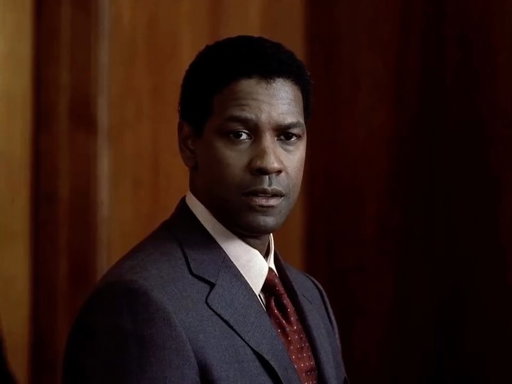 “I am not going to bury my son. My son is going to bury me.” 💔

John Q (2002) was one of the most personal films Nick Cassavetes ever directed. Inspired by the real-life medical struggles of his daughter Sasha, who was born with a congenital heart defect, the film carries an emotional authenticity that extends far beyond its gripping story. Cassavetes would later revisit similar themes in My Sister’s Keeper (2009), once again drawing from his family’s experiences.

While many viewers remember John Q for its powerful criticism of the American healthcare system, the filmmakers have said the story is ultimately about faith, hope, and the possibility of miracles. Denzel Washington’s deeply committed performance gives the film its emotional core, making it one of the most moving dramas of the early 2000s.

What would you rate John Q out of 10?