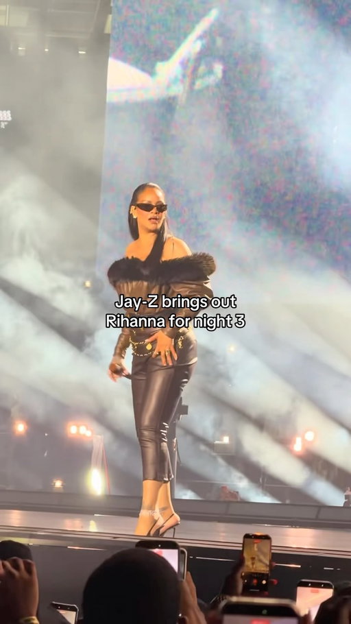 Jay-Z brought out Rihanna for his last show 🥹💚 

#Gametime #JayZ #Rihanna
