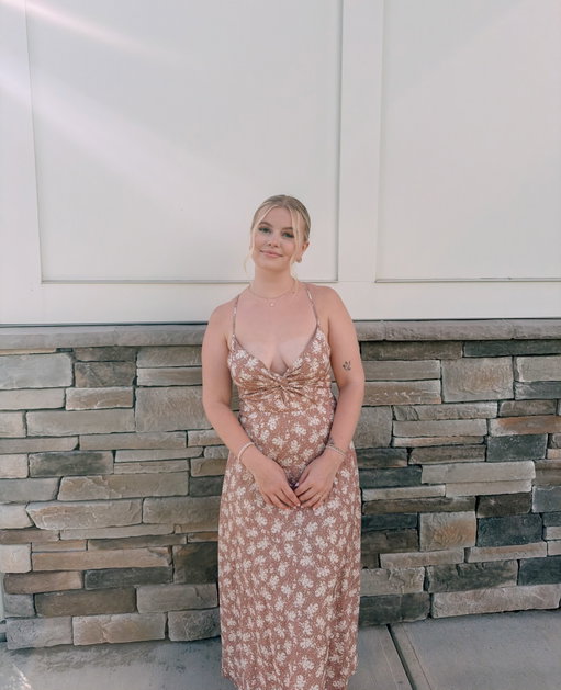 Spending my summer in @lulus 💐 #luluspartner Can’t wait to have a picnic in this dress! Use code BROOKEV20 for 20% off your first order #lovelulus