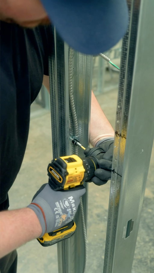 This is one of those tools that just makes life easier. The
DCD803B gets into the spots where a normal drill starts
fighting you, and that’s exactly why I like it. Smart setup,
easy to keep on you, and just one of those tools that makes a
lot of sense once you use it. @dewalttough #DEWALTPartner
#DEWALTTough