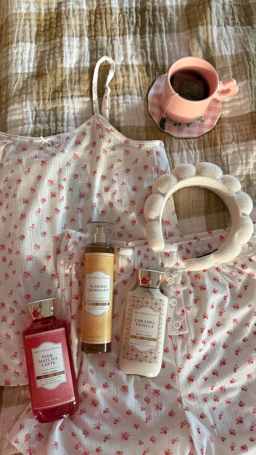 #AD This and being in bed by 8pm 🌙💕 The @bathandbodyworks Cafe Collection is here and I couldn’t be more in love. The coziest scents for my homebody self - Pink Matcha Latte, Bookloft, Almond Croissant, Caramel Vanilla 😭🫶🏻 My room basically smells like you just walked into your favorite bookstore. Shop these finds cozy while they are here at Bath and Body Works 📖🍵🥐 #BathandBodyWorks_Partner