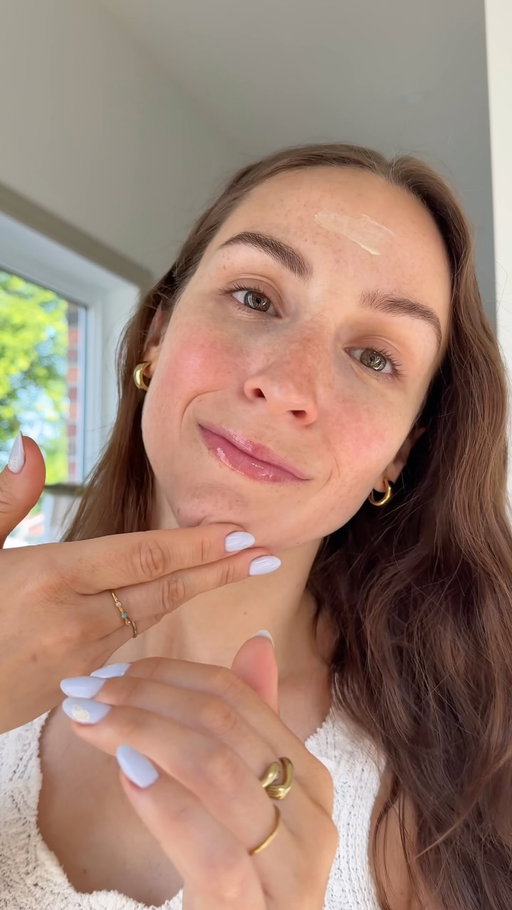 La crème AlphaRet de @skinbettercanada a toute une réputation dans le milieu…! J’avais envie d’en faire l’essai moi-même pour voir 
les résultats anti-âge que je pourrais obtenir. Vous le savez, les rétinoides sont une famille d’ingrédients que je prône depuis des années pour leur efficacité reconnue. Dans la crème de nuit AlphaRet, on les jumelle à des AHA pour des résultats + rapides, mais toutefois sans irritation. Dès que je termine mon tube je vous reviens avec mes avant-après ! ;) À suivre !!

#pub