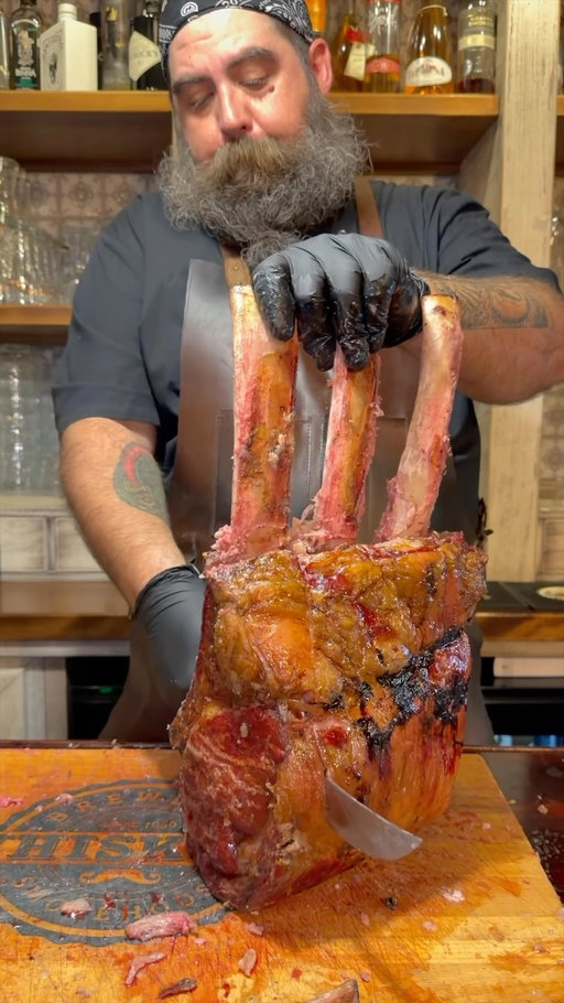 We flew to Italy to try the famous Whiskers Smokehouse! 
📍 @whiskers_smokehouse , Naples 

#italy #bbq #barbecue