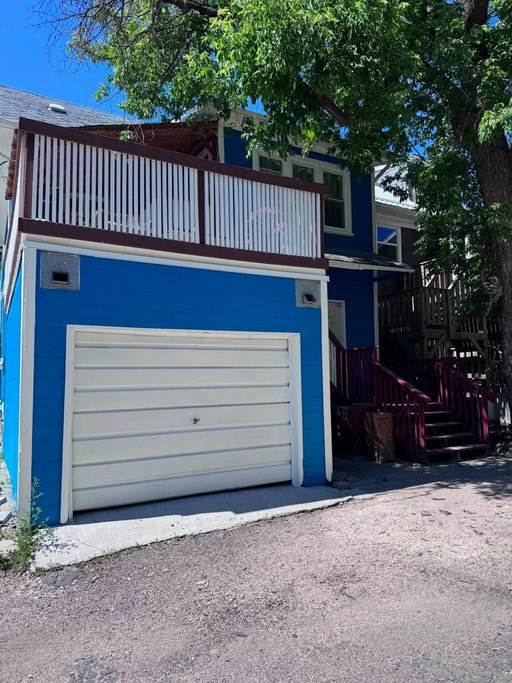 We L O V E this coastal blue 🌊 
Our customer wanted a colour match- and it’s just perfect for summer! 
Looking to paint the exterior or your home?- give us a call 📱 204 452 3633 to book a free estimate with us! 

#home #exterior #paint #new