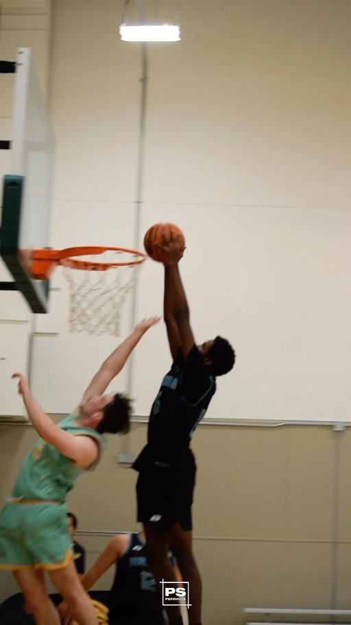 ON. HIS. HEAD. 🤯

@xavier_williamson1 connects with @aklilum23 for THE OOP!!!

#PerShots #BrodieLeague