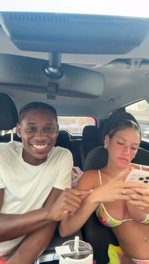 Proof this actually works 😂😂 
Personals: @desssrosa | @_nazitoooo 
-
#couples #desandnaz #relationshipgoals #trending #funny