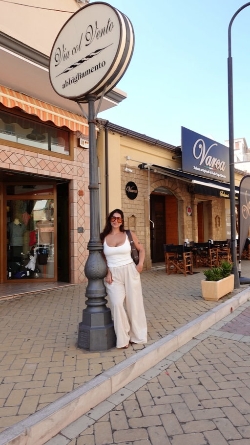 trying the best sandwich shop in all of Sicily @caseificioborderiofficial 🇮🇹

if you want a well priced quick bite to eat and you’re in the area. I highly recommend checking this place out. 

#sicily #panino #sandwich