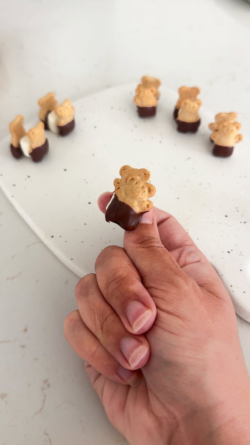 Easy Teddy Graham S’more Bites 

A fun twist on a summer classic with less mess!! 

Here’s what you’ll need:
* Teddy Grahams
* Mini Marshmellows 
* Chocolate (melted)

How do you like your s’mores? Classic? With peanut butter cups? Walking s’mores? There’s so many fun ways to enjoy!

#summerfood #summerrecipes #easyrecipe #smores #summerfun