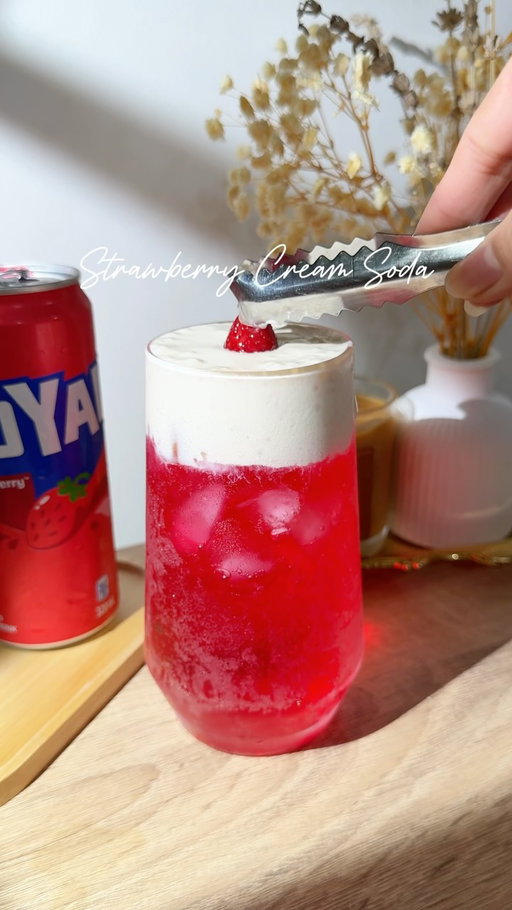 Strawberry Cream Soda 🍓 

I saw this and it’s new to my eyes so I immediately bought it 😂 Surprisingly this tastes so good with cream even my hubby liked it 🤭😂 he thought I made it HAHAHA have you tried this flavor?

#strawberrycream #soda #drink #recipe #strawberry 
homecafe • homebody • strawberries and cream • strawberry soda • royal • strawberry lover • strawberry addict • aesthetic