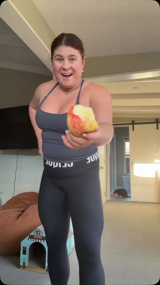 I am hot and I love apples #joke #funny