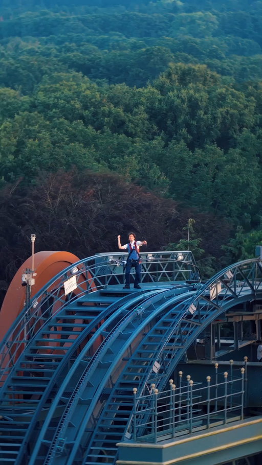 Dit noemen we werken op hoog niveau! 🕺🎢 Wat is jouw hoogtepunt in de Efteling?
