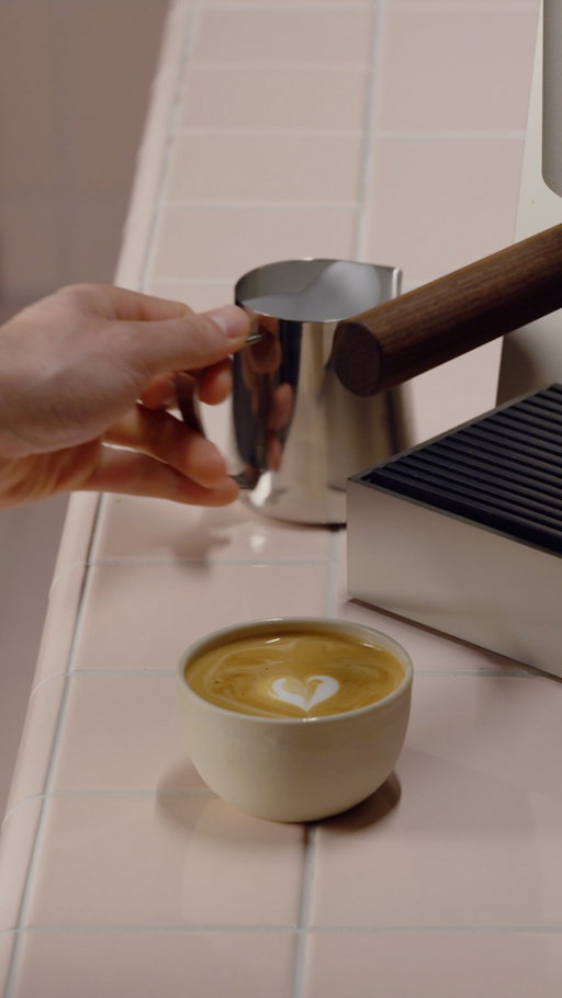 The best coffee rarely comes from compromises.
Neither does the best workflow.
Steam milk while your espresso is extracting. Coffee. Perfected.