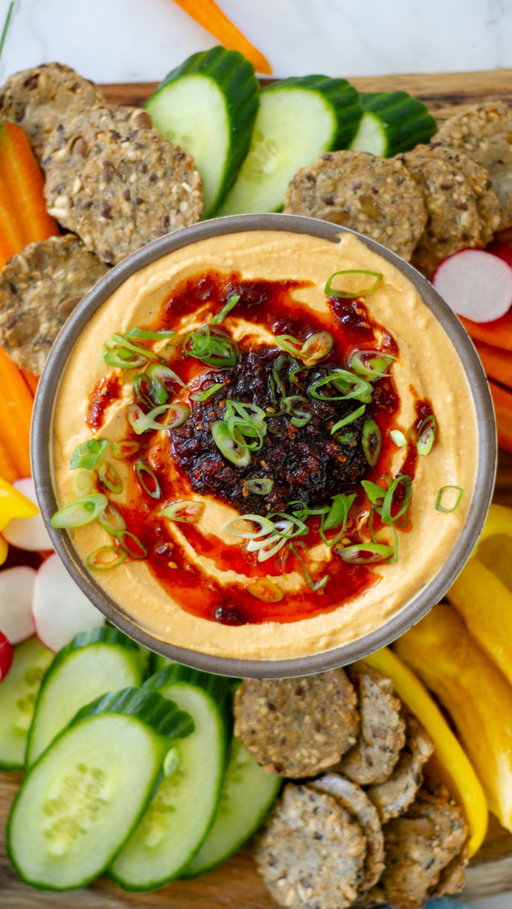 Whipped Chili Crisp, White Bean & Feta Dip 🌶️🫘🧀 this is what happens when a last-minute appetizer actually steals the show. Creamy feta and white beans blend into a rich, protein and fibre packed dip, while chili crisp brings heat and big flavour. Serve with crunchy veggies, crackers, or straight from the spoon… we’re not judging.

Comment “dip” below 👇 and we’ll send you the recipe link 🔗

Recipe + reel by @megan_rhn

#holisticnutrition #highprotein #appetizer

white bean dip, chili crisp recipe, high protein snack, easy appetizer