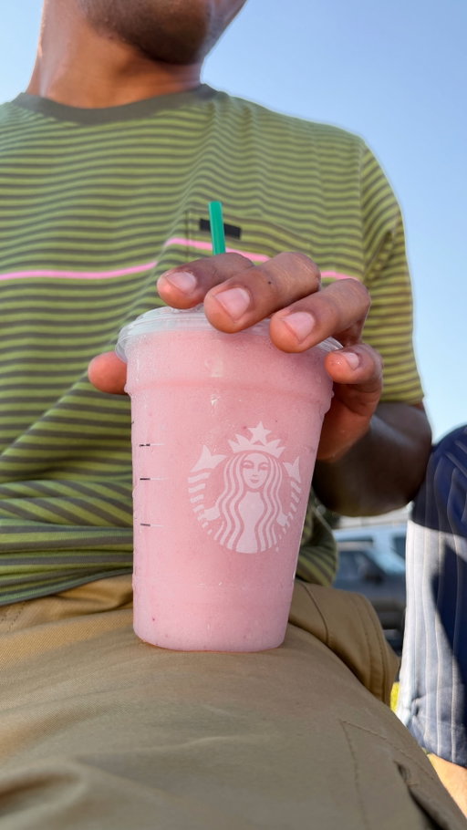 more passion! more energy! the NEW blended energy refreshers are here.

featuring the new blended passionfruit guava lemonade energy refresher, blended mango strawberry lemonade energy refresher, blended pink energy drink, and the blended mango dragonfruit lemonade energy refresher.