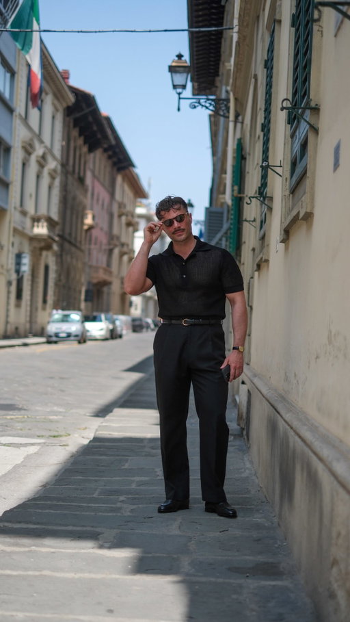 Sometimes even the simplest black outfit can make the biggest statement.

Today’s look is all about keeping it clean and effortless. And before anyone mentions it… trust me, my nipples aren’t actually visible in real life. That’s just the camera and the lighting doing their thing.

Simple doesn’t have to mean boring.

#menswear #mensstyle #allblack #classicstyle #minimalstyle
