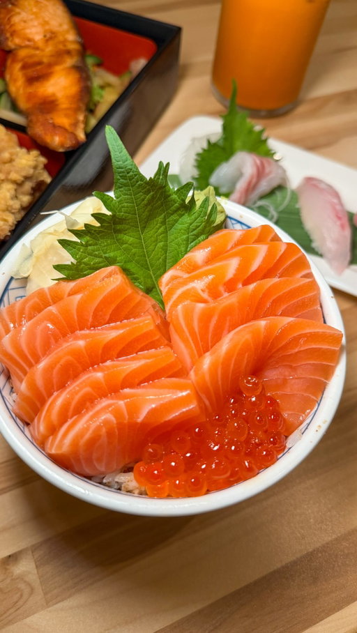 Osaka Fusion’s newest location just opened near Times Square! This is their third store, and the prices are pretty good, especially for the area. 🍣 🍱 

Birthday VIP Promotion: guests dining on their birthday can receive a VIP Card with 10% off for life. 

📍 654 9th Ave
New York, NY 10036
#nycsushi #nycfoodie #nycrestaurants #ad