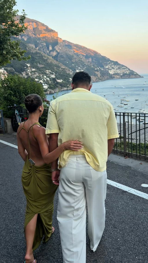 living forever in Positano 🫶🏼 our favorite place on earth 
.
.
.
.
#lovestory #coupletings #couplethings #couplevideos