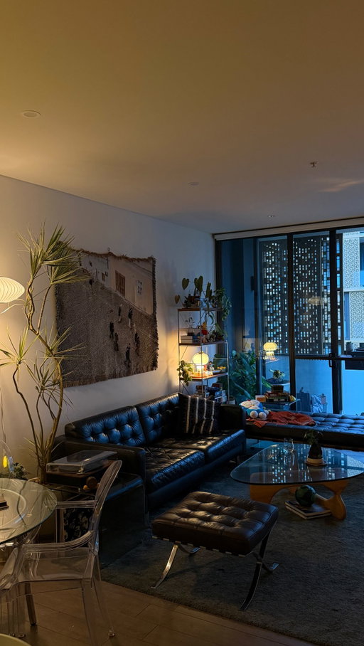 🫩🫩 turn the damn lights on 

#funny #gay #apartment #ambientlighting #gamenight