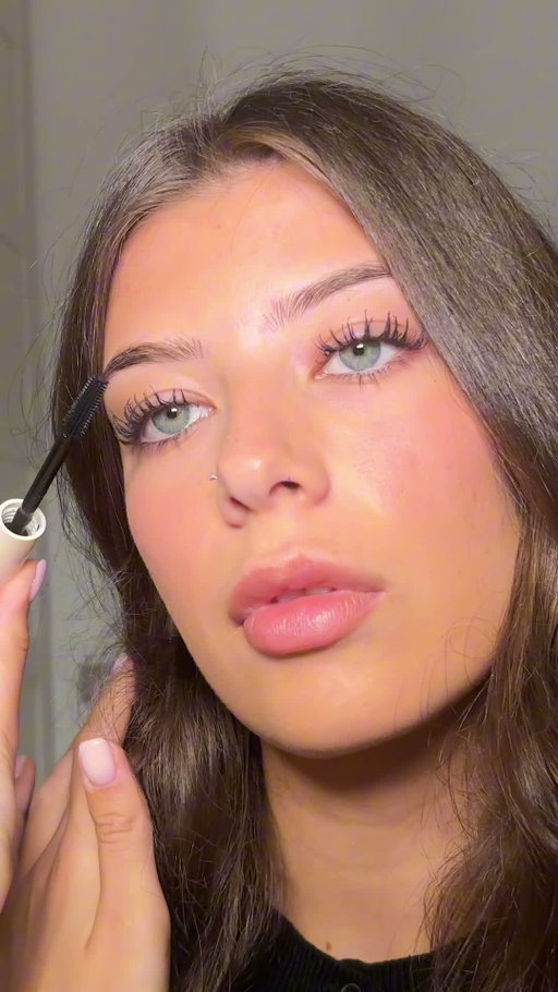 Long-lasting lashes. Easy-off tubing technology 🖤