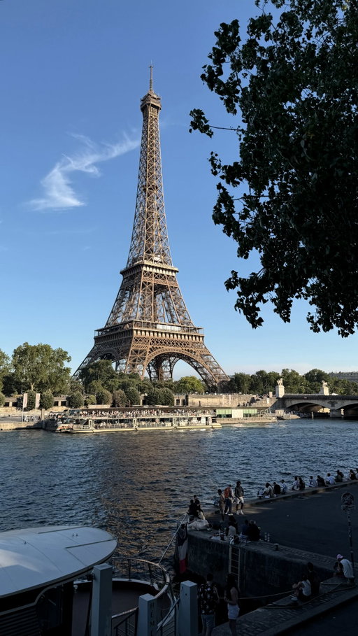 wheelbarrow at the Eiffel Tower, allons-y (LETS GO) 🎀✨