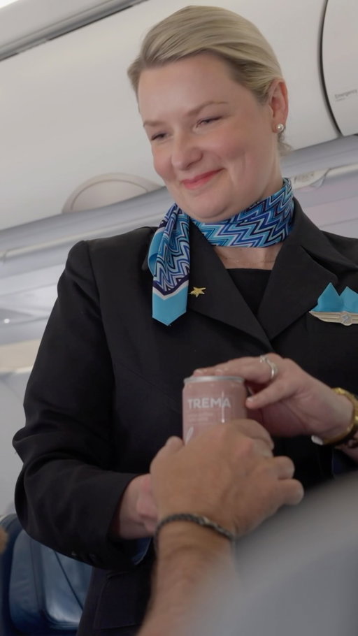 TREMA X Air Transat 🎉

Phil stressait pour rien. Les mini-canettes Trema sont maintenant en vente sur tous les vols @airtransat 🤡✈️

Morale de l’histoire : vous pouvez voyager léger, vos Trema spécialement conçues pour les appareils Air Transat vous attendent déjà à bord ! 💙