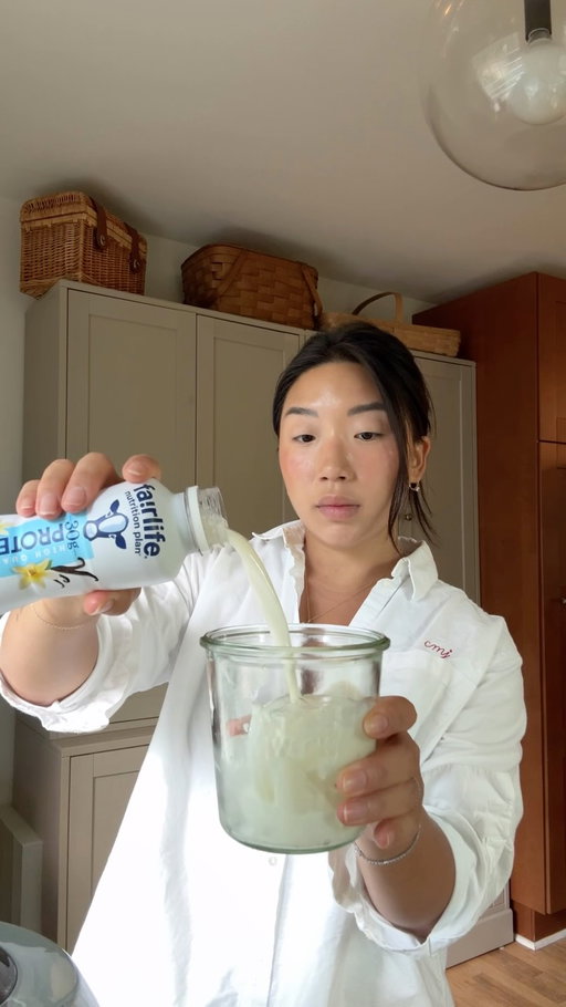 Vanilla is here and it’s the perfect addition to my matcha because wellness doesn’t have to be complicated. @fairlife Nutrition Plan makes it easy with a delicious real dairy shake made from ultra-filtered, lactose-free milk and packed with 30g of protein. #fairlifepartner