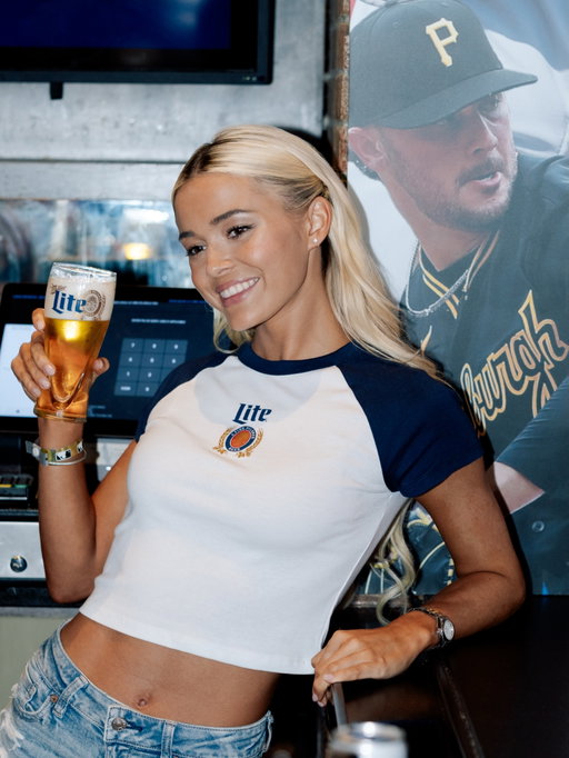 Livvy dropped by Players House for a @millerlite 🥳