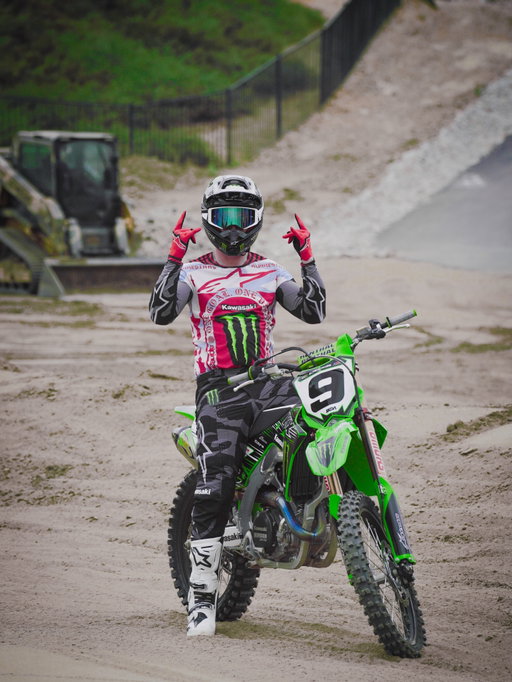 Been hyping up the @skda.moto Loretta’s 2012 throwback kit on our show and it’s safe to say the boys came through! Thanks for the fun day, @twitchthis8. 🤘🏼

📸 @aj_sjostrom