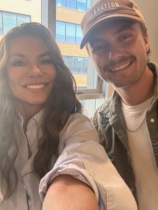 Not every day you get to take a selfie with @shaniatwain super kind of her to take the time!!