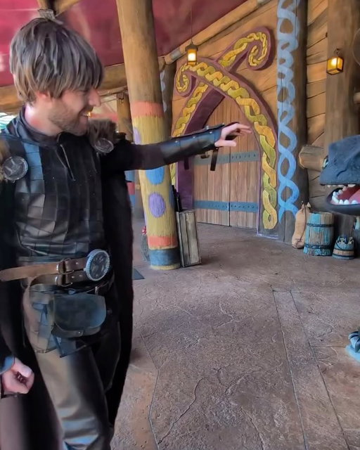 The Isle of Berk through the eyes of its visitors! 💚 @universalorlando 

IG: @giraffeacosplay 
IG: @sailordaf 
IG: @parkfairyheather 
IG: @magiconmaintravel 
TT: themeparkshark
TT: kyleberryvlogs