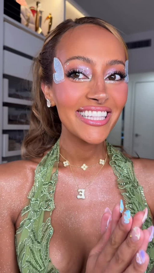 get ready with me for the ariana grande concert 🥹🫧✨💕 hands down my favorite makeup look of all time 😭 #eternalsunshinetour #arianagrande #makeupinspo #grwmmakeup #makeupideas