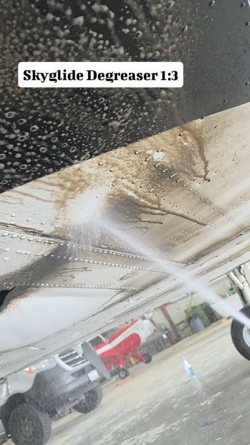 Showing a 310 some love in Cali 

#ThePlaneDetailer #ADA #AircraftDetailing #AviationDetailing #PlaneDetailing