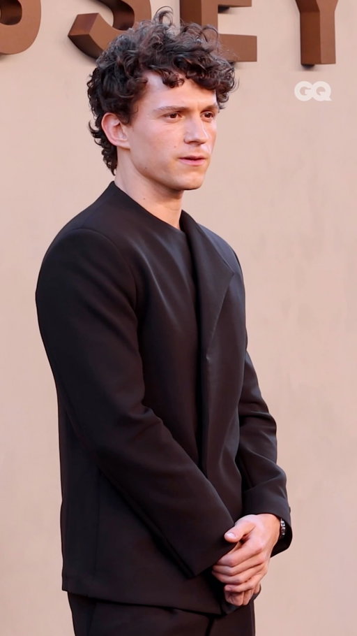 #TomHolland arrived at the NYC premiere of #TheOdyssey suited up for the gods. 

Find five other elite suits to carry you through summer at the link in bio.