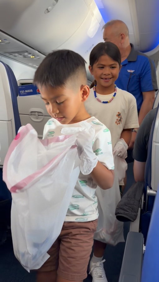 Kids were bored so @southwestair put them to work! 😂 Shoutout to the Southwest Flight Attendant crew for making our kids feel right at home. SAN ➡️ OGG ✈️ 

We love @southwestair! 🫶🏽

#southwestairlines #familyvacation #southwestair #airtravel #familyvacay
