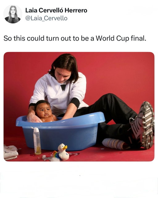 CAN YOU IMAGINE 😱

Nineteen years ago, a 20-year-old Leo Messi did a charity calendar photoshoot for UNICEF, and Lamine Yamal’s family won a local raffle to be a part of it.

An unbelievable family moment later would go on to become one of the most iconic photos in modern football, and has a chance to be part of World Cup history if Argentina were to beat England on Wednesday.