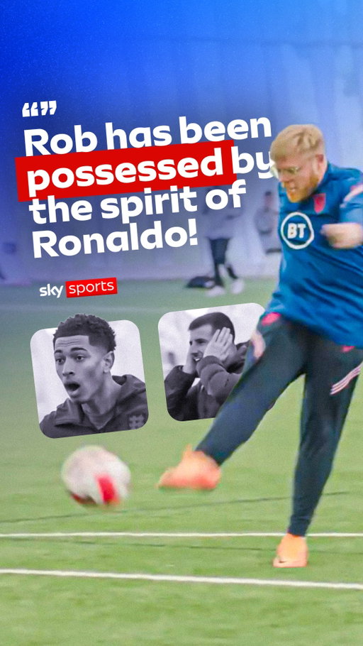 Throwing it back to @robbeckettcomic's iconic appearance at England's training camp 😅🌟