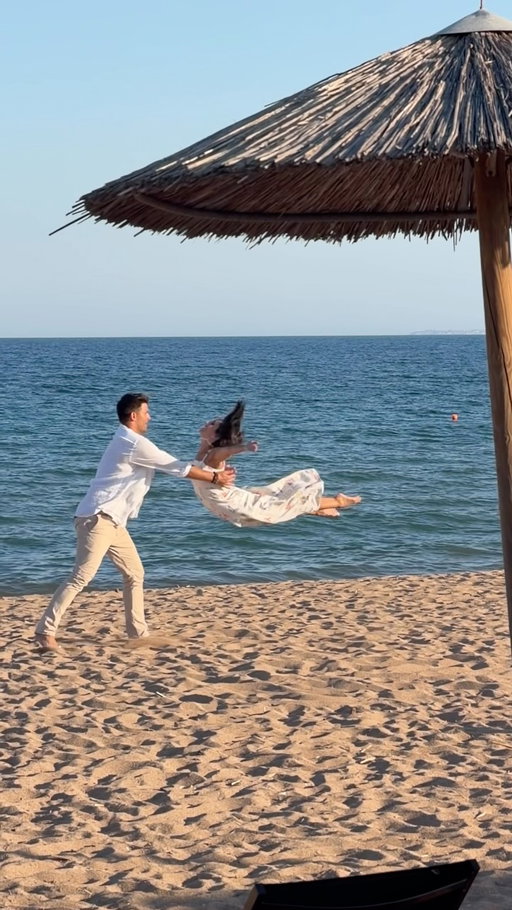 Happy Anniversary Bučko 🤍
I’ll fly into your arms always and forever. I love you 🤟🏼
