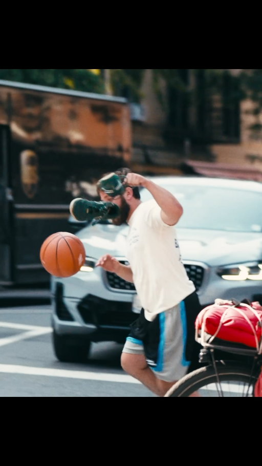 Chuck on his way to West 4th in the NYC Pizza & Basketball Tee ⛓️