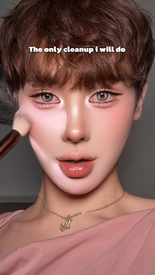 𝑻𝒉𝒆 𝒐𝒏𝒍𝒚 𝒄𝒍𝒆𝒂𝒏𝒖𝒑 𝒊 𝒘𝒊𝒍𝒍 𝒅𝒐 🧹✨
There’s something so satisfying about wiping the powder off your face𓂃⁎✶ 
✶ 𝗽𝗿𝗼𝗱𝘂𝗰𝘁𝘀 𝘂𝘀𝗲𝗱 ♡𓂂𓏸𓈒⋆
@aboutfacebeauty the curtain call powder finale 
@hourglasscosmetics brush 
#baking#makeup