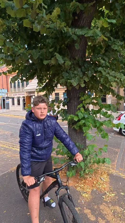 1 follow = 1 litter picked 🙂 Day 340 - Litter picking challenge 🚯
