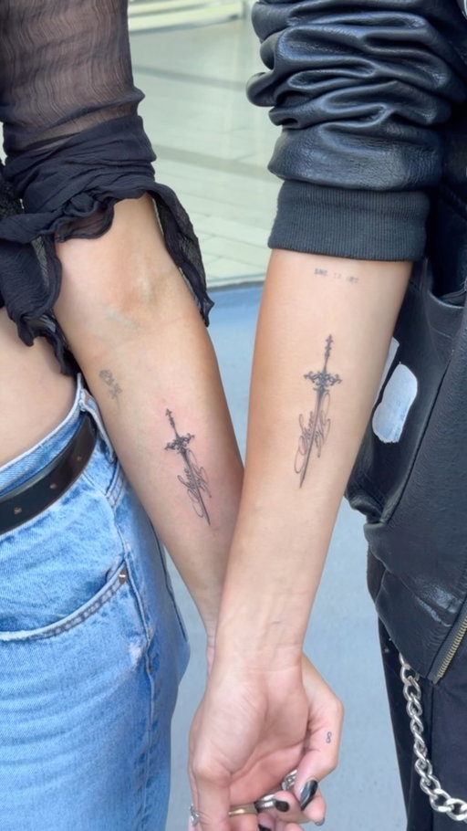 thank you @abigaillouiserawlings for our matching @natandstone tattoos 🗡️🖤 #wlw #wuhluhwuh #newartist