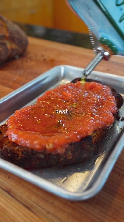 Favorite way to eat peak season tomatoes. 

All of my recipes are posted on Provecho!
Link in bio.

#pancontomate #tomatoes #appetizer #summer #food