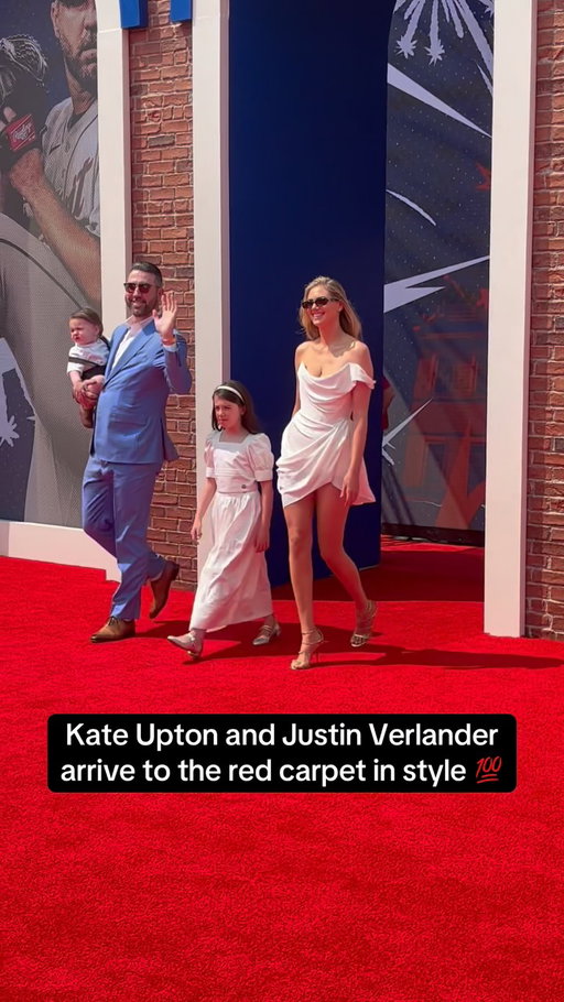 Before the boos during his intro, Verlander walked the red carpet in high spirits with his family at MLB All Star

#TickPick #mlb #mlballstar #justinverlander #kateupton