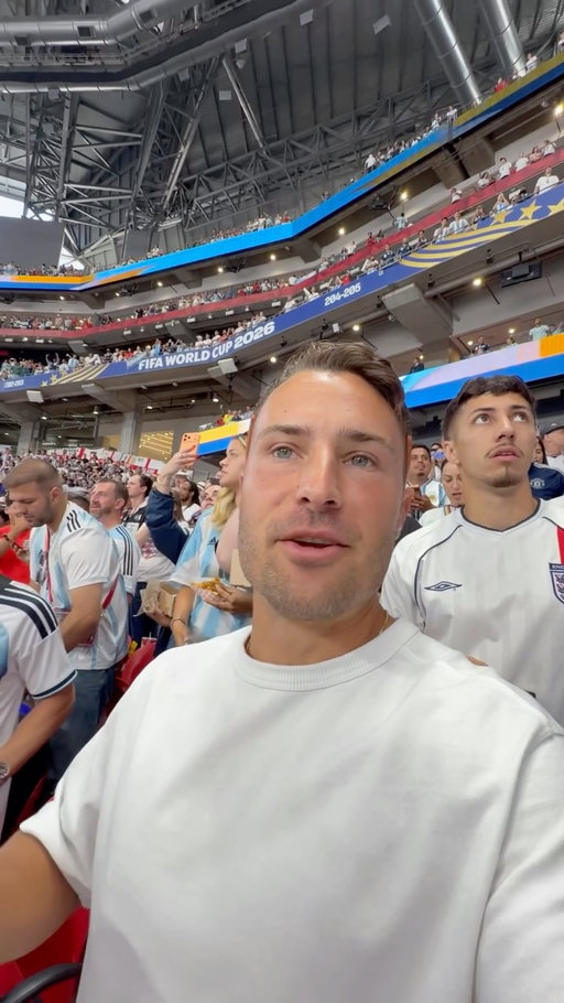 Argentina fans chanting during the England anthem.. Now this match just got even more interesting 😳

#worldcup #soccer #football