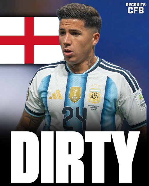 Argentina midfielder Enzo Fernández had a very questionable challenge early in the game on England’s Elliot Anderson (swipe) 😬

Fernández looks like he strikes Anderson in the head/neck area, and England fans on social media were wanting a card for this…

It definitely doesn’t look like a clean defensive play to me. 

Thoughts?